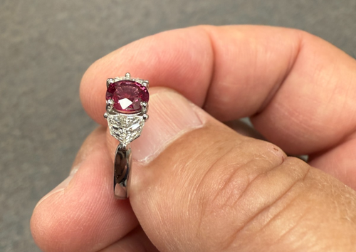 Platin Lady GIA-zertifiziert NO HEAT roter Burma Spinell & Diamant Ring mit drei Steinen - Bild 2 von 8