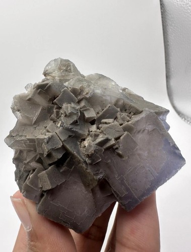 Esemplare di fluorite pietra naturale 150g su matrice vintage con matrici viola - Foto 10 di 10