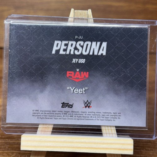 2025 Topps Chrome WWE Jey Uso Yeet Persona Refractor #P-JU SSP Case Hit - Imagen 6 de 6