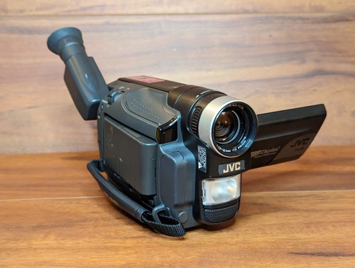 JVC GR-AXM225U Compact VHS Camcorder (VHS-C) - Parts Or Repair Only See Details - Picture 3 of 24