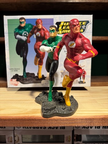 DC Direct Justice League of America Build a Statue Part 3 Green Lantern Flash - Picture 4 of 7