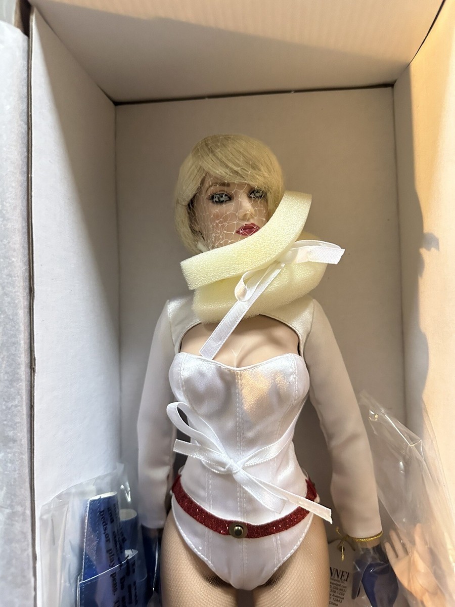 Power Girl Deluxe Tonner 17