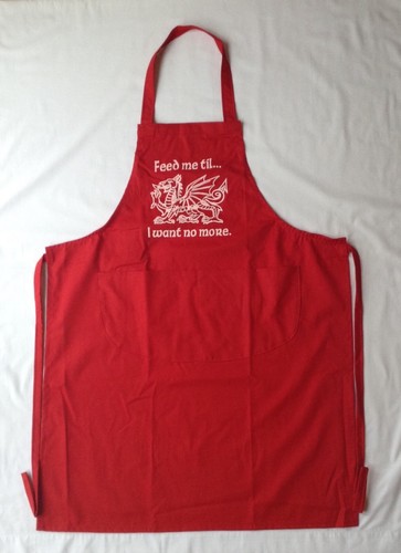 NEW ADULT RED CYMRU WELSH FLAG OR 'FEED ME TIL...' FULL APRON WITH POCKETS - Picture 3 of 3