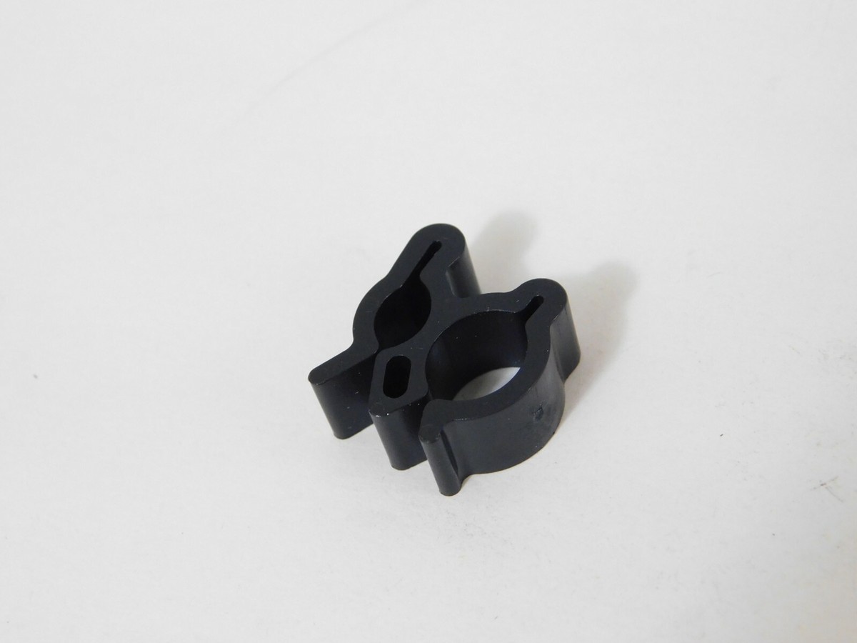 1 NEW Genuine Triumph Thurxton Motorcycle Speedo Brake Cable Clip 