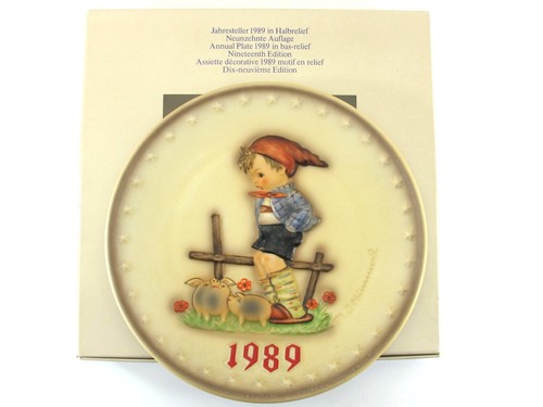 Goebel MI Hummel FARM BOY Annual Collector Plate 19th Ed Relief 1989 in Box - Picture 10 of 13