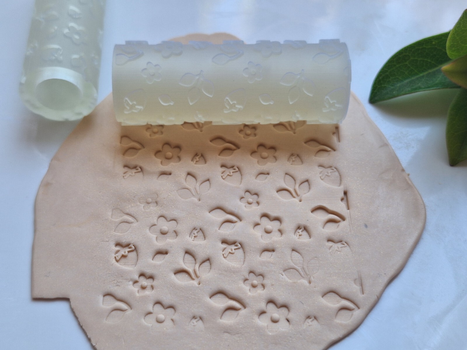 Strawberry Pattern Texture Roller | 3D Printed Debossing Clay Tool | 8cm 3.15in