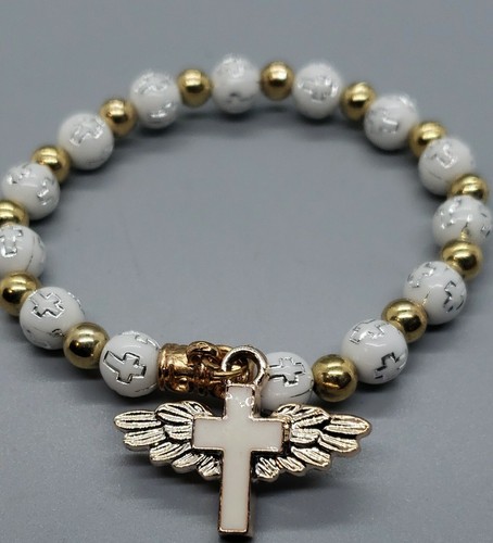 ARMBAND Dehnbar Perlen weiß silberfarbenes Kreuz darauf Kreuz mit Flügeln Charm - Bild 2 von 3