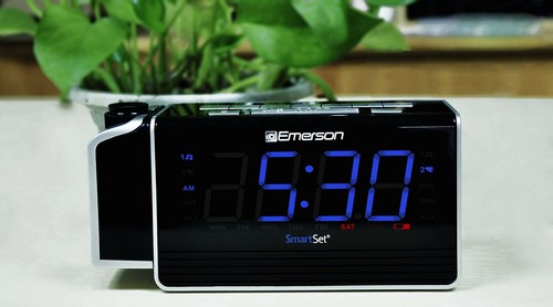 Buy Emerson Smartset Projection Alarm Clock Radio With Usb Charging For Iphone Ip Online In Italy