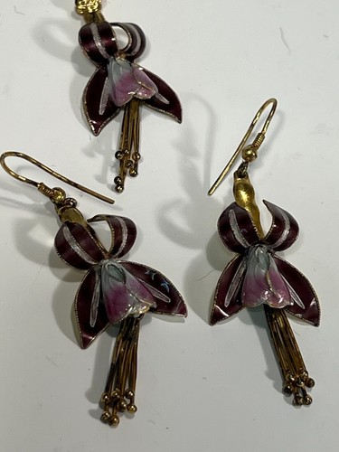 Neo Classical Pair 925 marked Gilt Silver Enamel earrings and matching pendant - Picture 3 of 11
