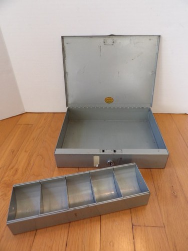 Vintage CURMANCO Metal Money Lock Box No Key - Picture 2 of 8