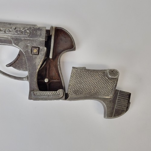 RARE ANTIQUE "CADET" CAST IRON CAP GUN - 1930 - Picture 5 of 10