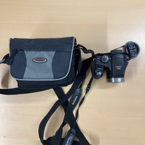 Fuji FinePix S5800 Digitalkamera mit Tragegurt funktioniert