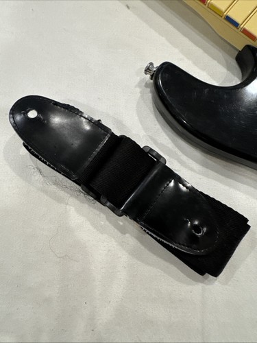 Controlador de guitarra Rock Band Xbox 360 Harmonix con cable Fender Stratocaster con correa - Imagen 2 de 10