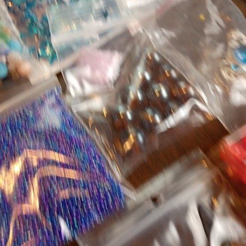 Massive Lot Of Jewelry Making Beads Findings Vintage Strands Glass Acrylic 05 - Picture 11 of 24