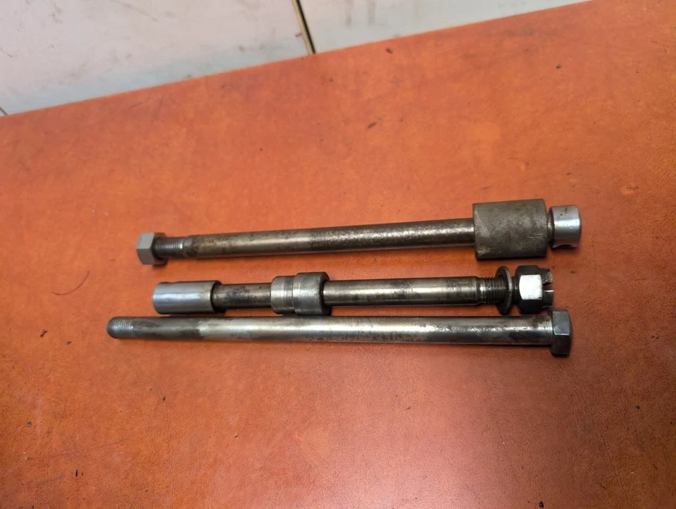 Bridgestone BS DT 175 BS175 TA1 1967 doble perno eje trasero basculante Foto 3 de 4