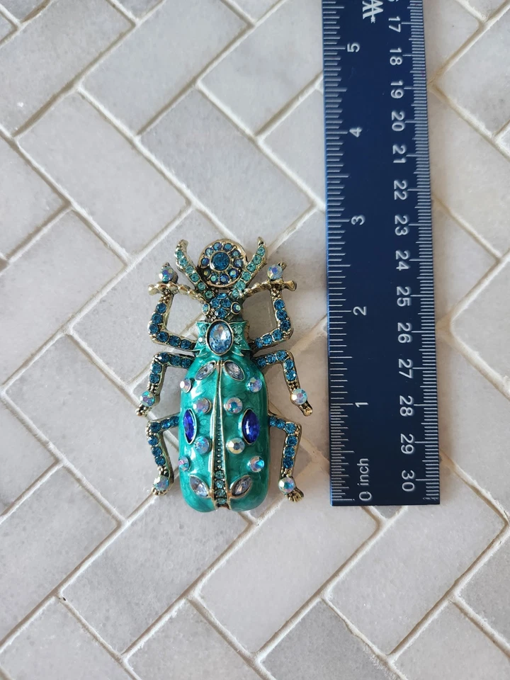 Heidi Daus Inspired Turquoise Beetle Brooch - Imagem 2 de 3