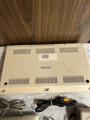 Commodore 64 Computer w/ Power Supply leads C2N Cassette & 10 games - Afbeelding 11 van 24