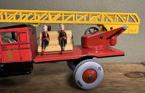 🚒 Vintage-Style Bing GBN Tinplate Fire Engine w/ Ladder & Firemen – Germany - Picture 3 of 12