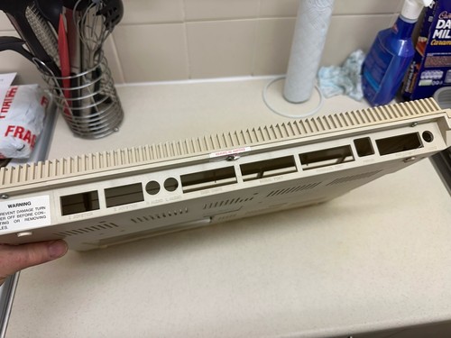 Commodore Amiga 500 case Slight Yellowing no Port Covers+screws Sold As Seen 843 - Afbeelding 5 van 8