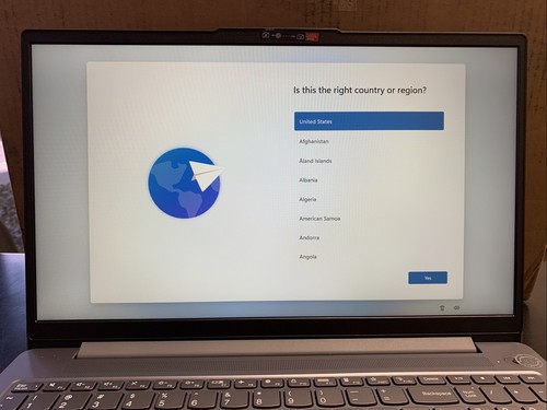 Lenovo Ideapad Slim 3 15Abr8 15.6" Touchscreen Ryzen 3 7330U 8GB 512GB SSD W11H - Picture 2 of 10