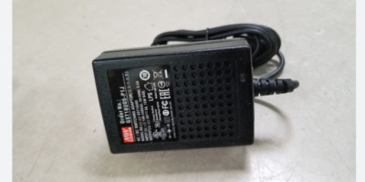 Mean Well New In Box GST18U05-P1J Wall plug Power Supply 18W 5V