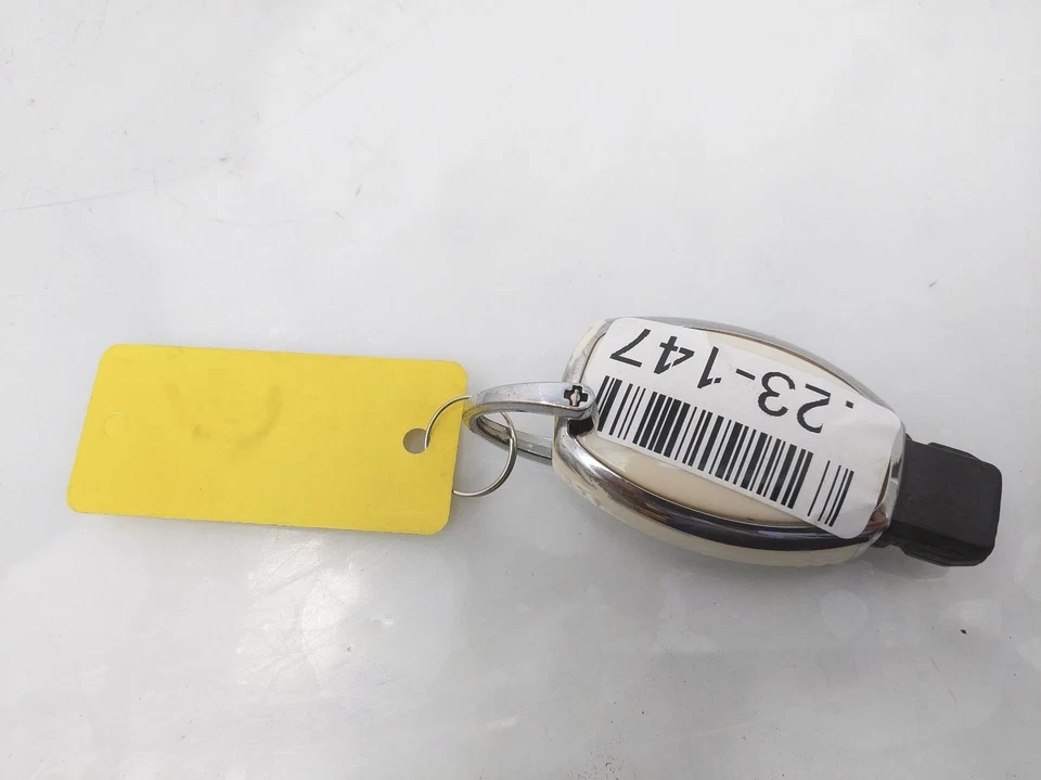 2014 梅赛德斯-奔驰 C250 无钥匙进入钥匙链发射器 204-905-11-04-9999 — 第 2/4 张图片