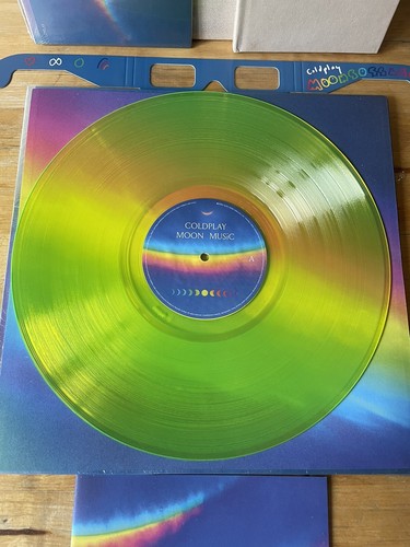 COLDPLAY - Moon Music - Notebook Clear Vinyl + CD + YELLOW Vinyl + Notebook CD - Picture 8 of 12