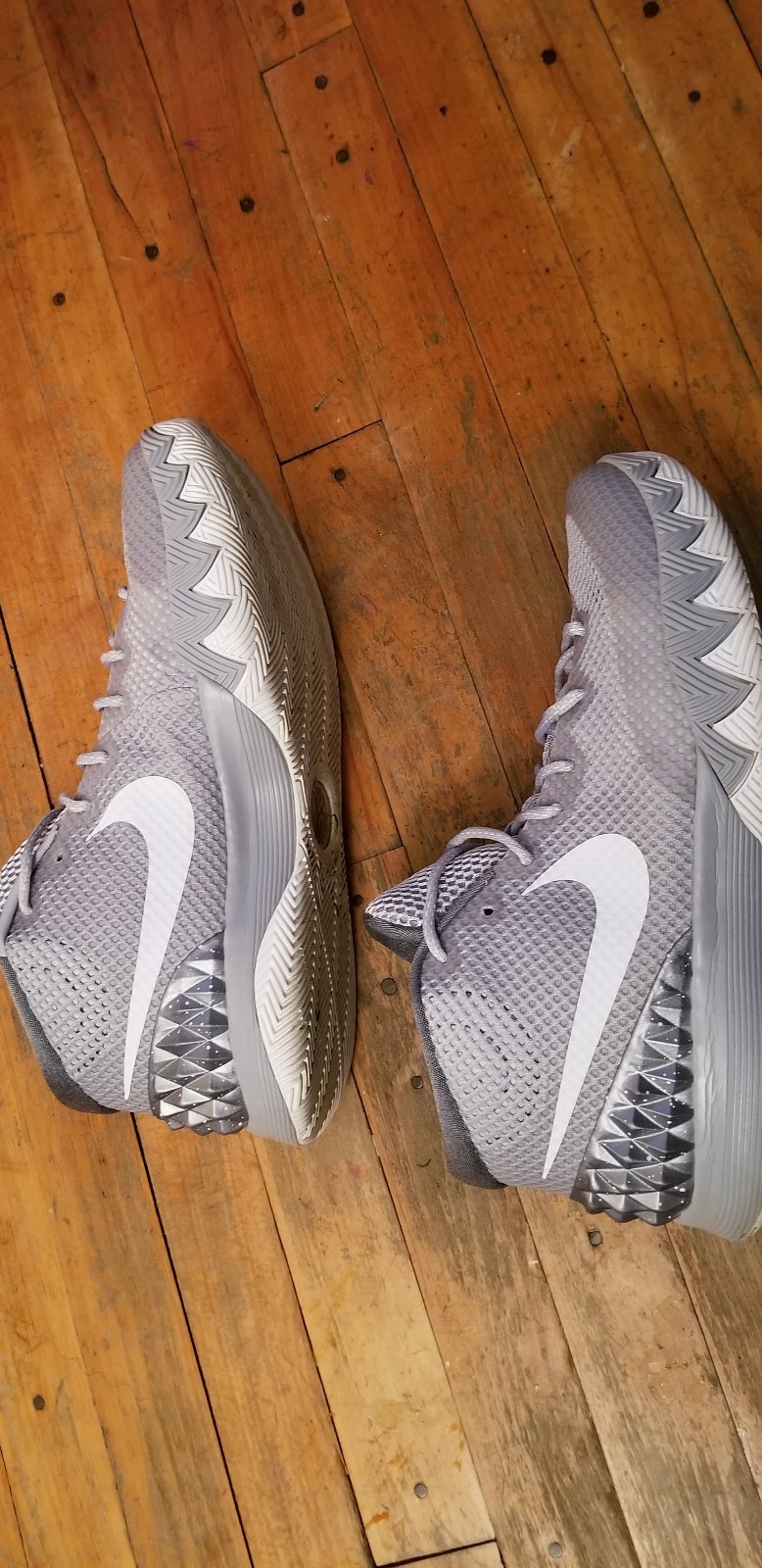 Nike Kyrie 1 Wolf Grey, & White Pure Platinum & Grey, Midnight Navy Size 13 a1bc0d Nike Kyrie 1 Wolf Grey, & White Pure Platinum & Grey, Midnight Navy Size 13 a1bc0d