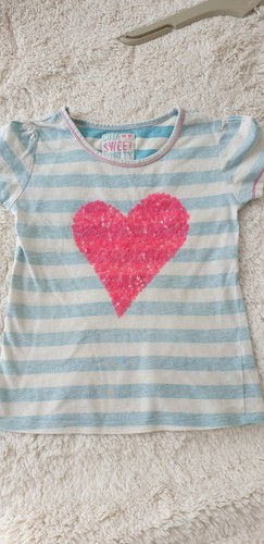 Mädchen T-Shirt Dunnes Streifen Herz. Alter 8 - Bild 1 von 4