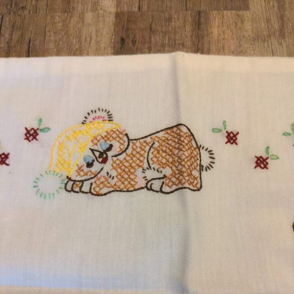 Funda de almohada vintage hecha a mano punto de cruz bebé cuna/carruaje 16" x 12" osos Foto 2 de 4