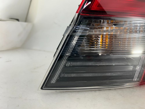 OEM | 2022 - 2025 Honda Civic SEDAN LED w/ Halogen Outer Tail Light (Right/Passe - Foto 3 di 13