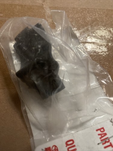 GENUINE TOYOTA AVALON SIENNA VENZA FRONT WINDSHIELD WASHER NOZZLE 85381-0T010 - Picture 2 of 2