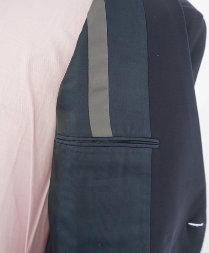 $1,895 ARMANI COLLEZIONI - "M Line" Slim Modern Navy Notch Lapel Suit - 42R - Picture 8 of 9
