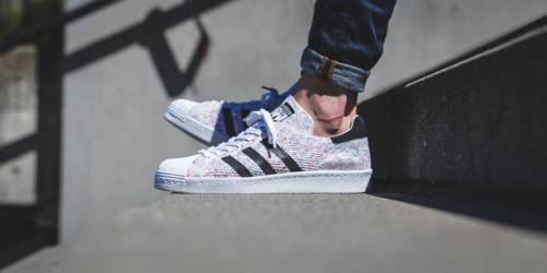 Adidas * Superstar années 80 Primeknit Baskets * Blanc/Multi/Noir * Adidas 286357 Adidas * Superstar années 80 Primeknit Baskets * Blanc/Multi/Noir * Adidas 286357