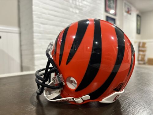 CHAD JOHNSON SIGNED AUTO CINCINNATI BENGALS RIDDELL MINI HELMET - Picture 4 of 7