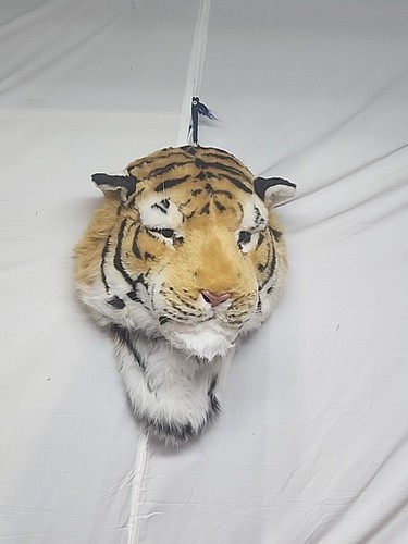 Bengal Tiger plush stuffed Wall Mount w/luminous gold glass eyes 16 x 22 x 13 - Picture 2 of 5