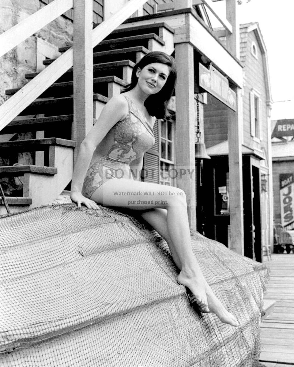ACTRESS LINDA HARRISON PIN UP - 8X10 PUBLICITY PHOTO (EE-128