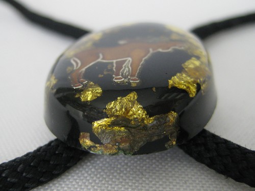 Collar Colgante Vintage Bolo Tie Alce Alce Resina Dorada Regalo Joyería Caza - Imagen 6 de 12