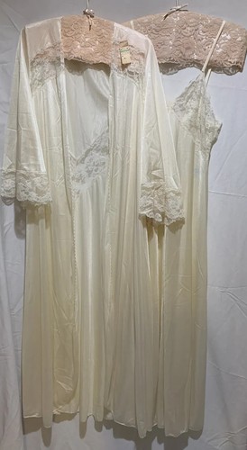 ❤️GLYDON’S HOLLYWOOD Lace Ivory Peignoir 2 Piece Set Full Sweep Negligee USA - Picture 7 of 12