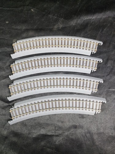 Walthers 931-1352 Power-Loc Track (TM) 18" 45.7cm Radius Curve (4) HO Scale - Picture 1 of 5