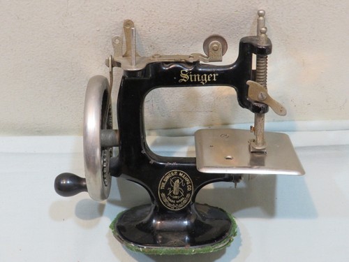Vintage 1914 Singer Model 20Sewing Machine, 7 Spoke Handwheel