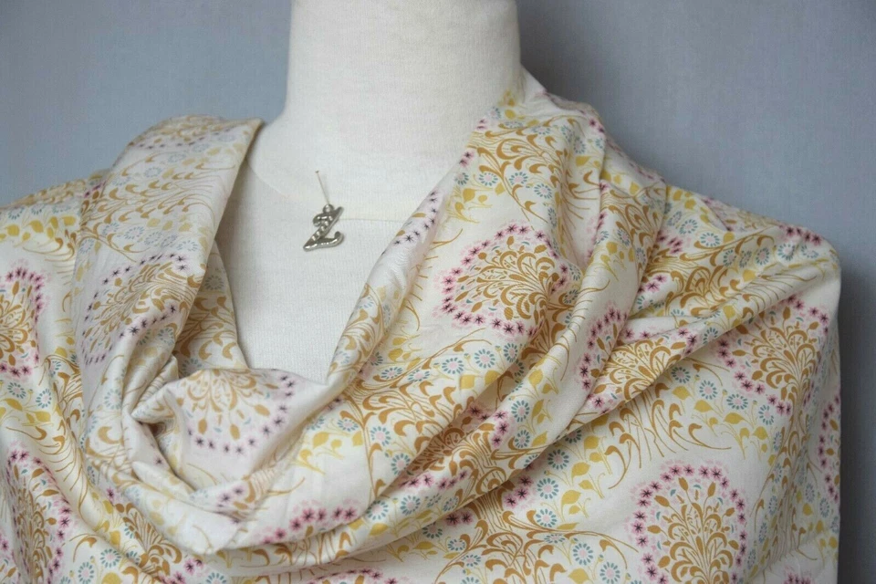 LIBERTY of London.Coton Tana Lawn. Little Mari.2M - Photo 3/4