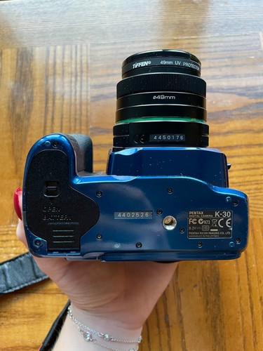 Pentax K-30 Crystal Blue with Lenses 35mm, 18-135mm - Picture 9 of 14