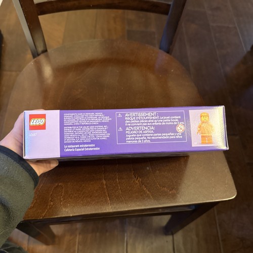 Lego 40687 Alien Space Diner Limited Edition New Factory Sealed In Box - Picture 4 of 4