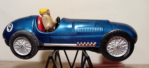 Scalextric Ferrari, Vintage Blechauto mit Fahrer. v.g.c. - Bild 3 von 11