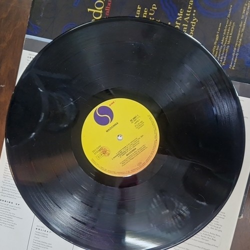 Madonna - The first album - Made in Italy 1983 - Lp 33 Giri - Foto 5 di 14