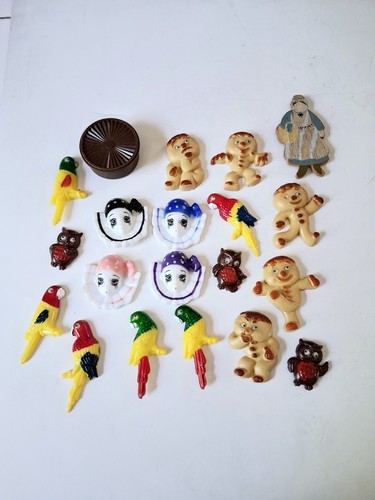 20- Vintage Magnet Lot. Googly Eyed Parrots Owl & Gingerbread Men & Jester Masks - Picture 2 of 7