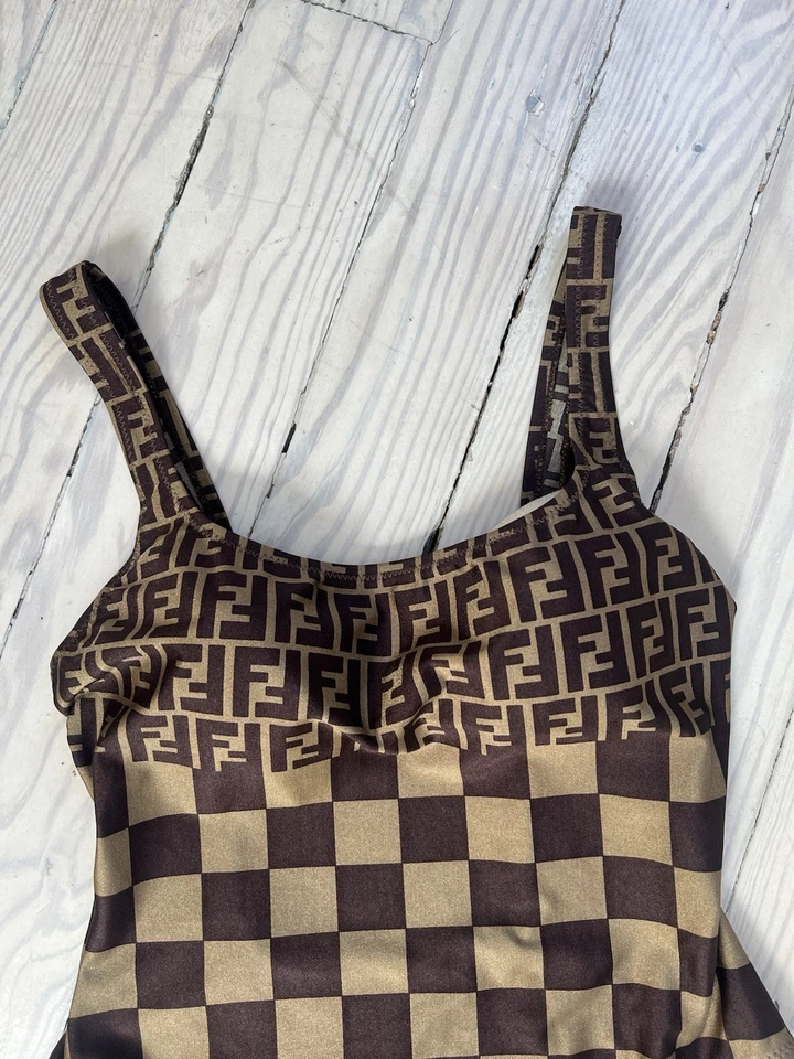 Traje de baño Fendi Zucca de una pieza marrón con monograma de la década de 1990 Foto 2 de 4