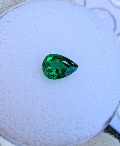 Natural Tsavorite Garnet 1.15 CT - Picture 3 of 6