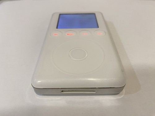 Apple iPod classic 3rd Generation White (20 GB) w/ New Battery - Works Great - Picture 4 of 10